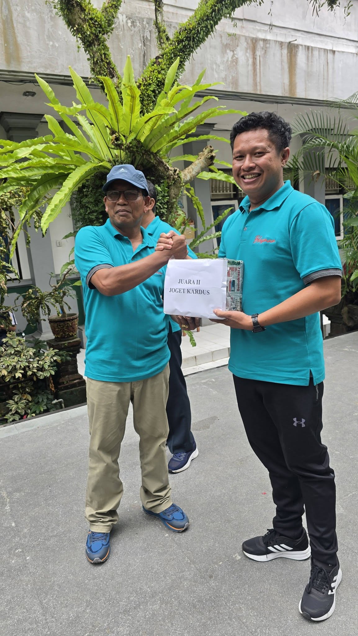jalan santai HUT yg ke 23