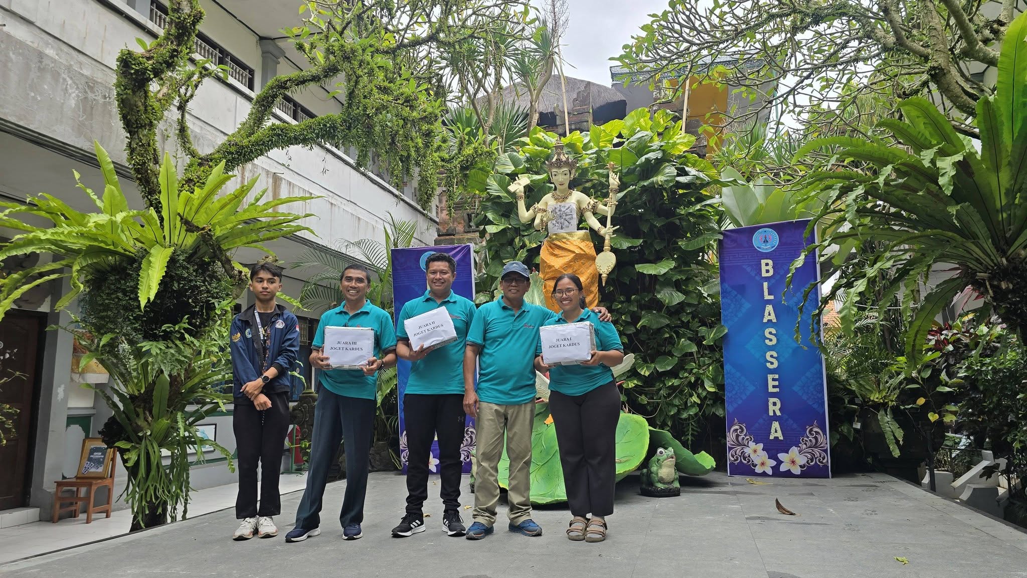 jalan santai HUT yg ke 23